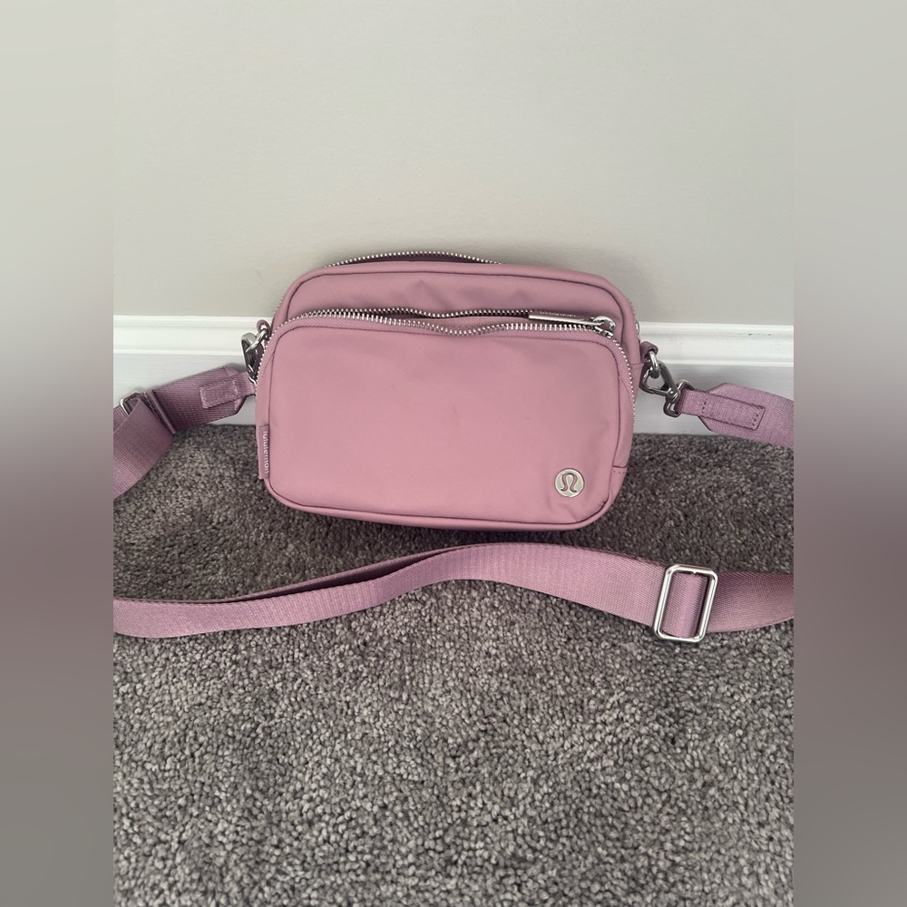 Lululemon Crossbody 2L